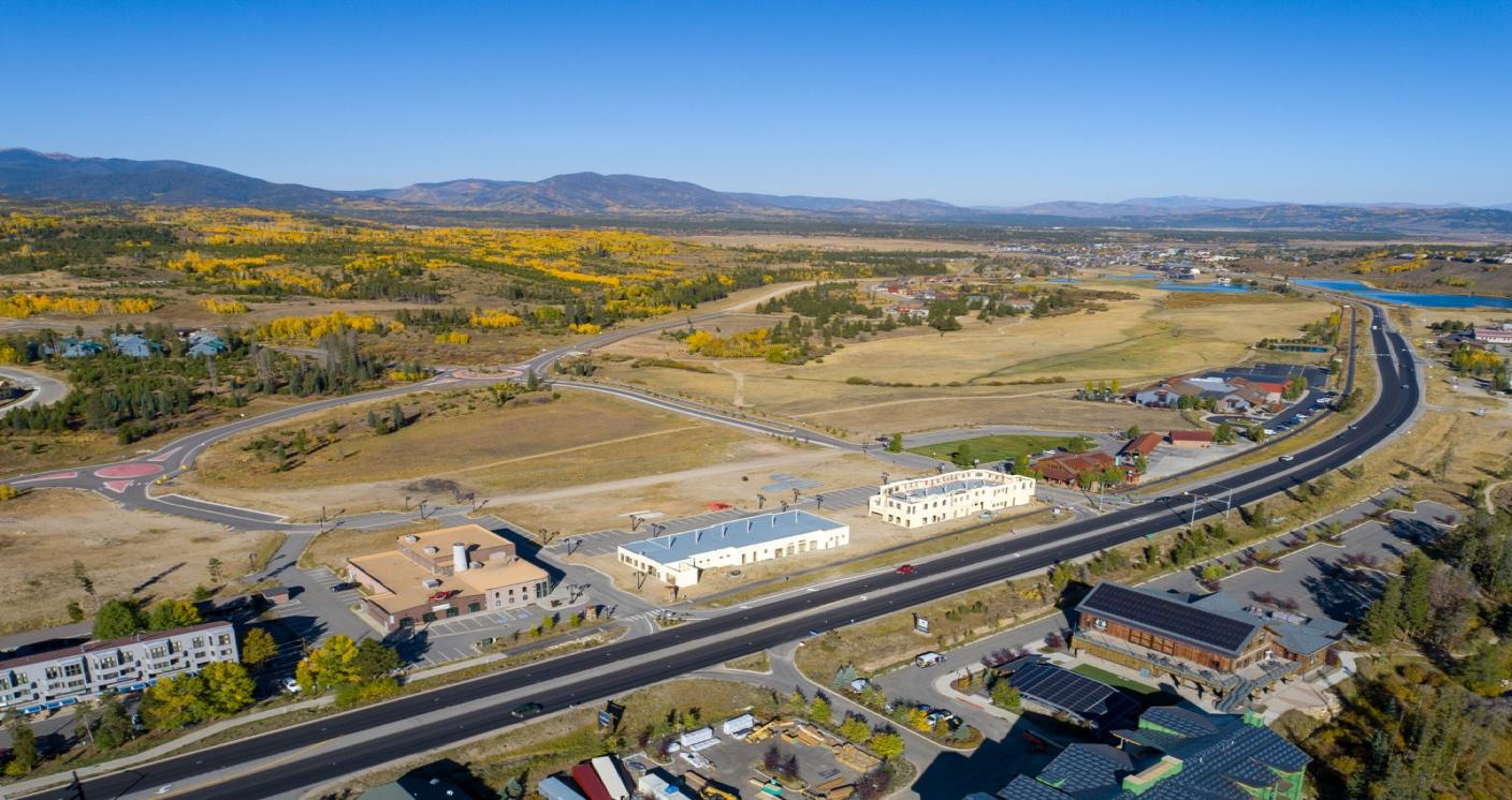 A road with buildings and trees in the background