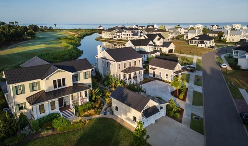 Aerial view of Bay Creek’s waterfront homes beside the golf course and Chesapeake Bay, highlighting the community’s real estate appeal for EB5 investors.